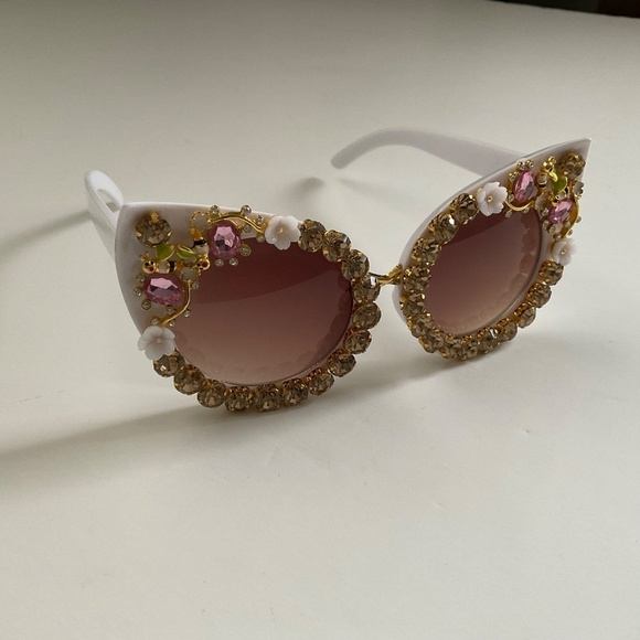 Mincl Zoe Cat Eye Rhinestone Sunglasses White Tinted Festival Beach Boho Retro - Picture 5 of 7